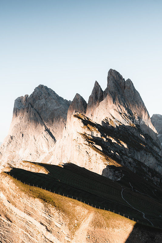 意大利Dolomites的Seceda Ridgeline